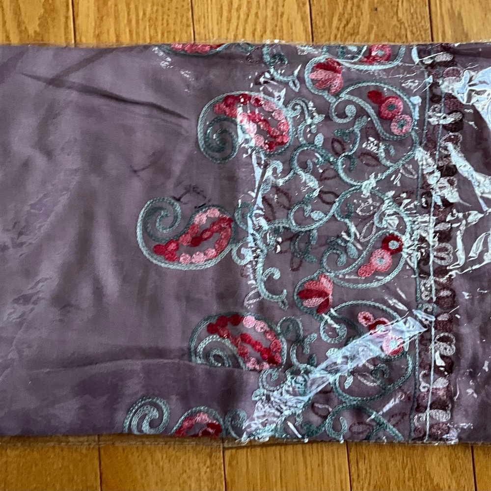Purple cotton/viscose Scarf with embroidery NWOT - Picture 1 of 4